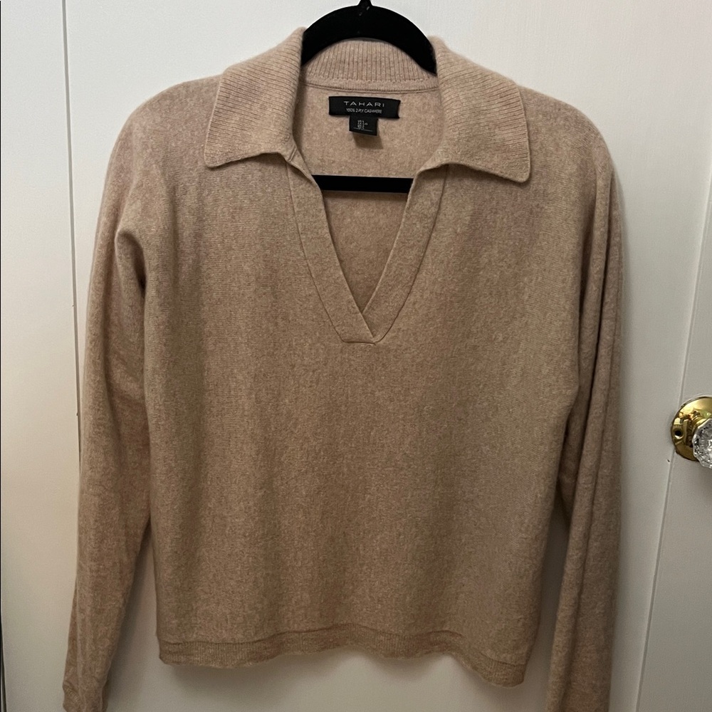 TAHARI V-Neck Polo Sweater